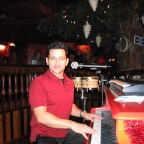 Dave plays in Crazy Pianos, Holland